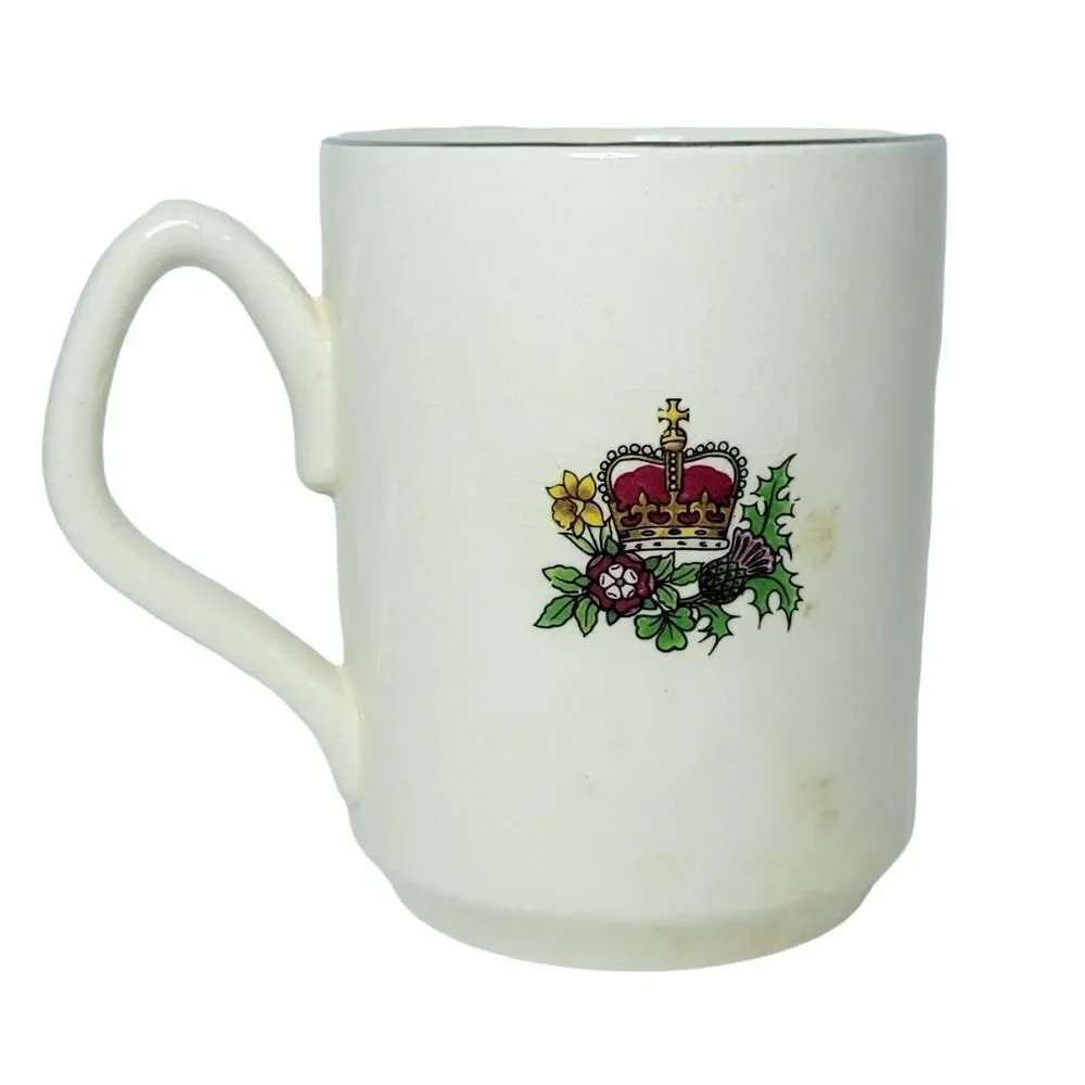 Queen Elizabeth II Silver Jubilee 1952 1977 Cup‎ Coffee Tea Mug Vintage READ